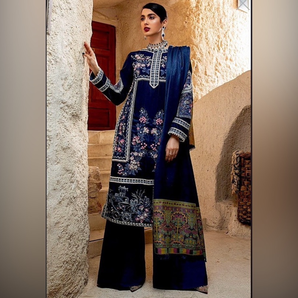 Mushq luxury embroidered velvet with shawl dupatta
3 piece med Pakistani Indian